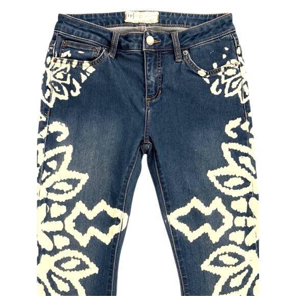 Free People Flare Jeans Boho Festival Denim Blue White Embroidered Pattern 26 - Picture 6 of 10